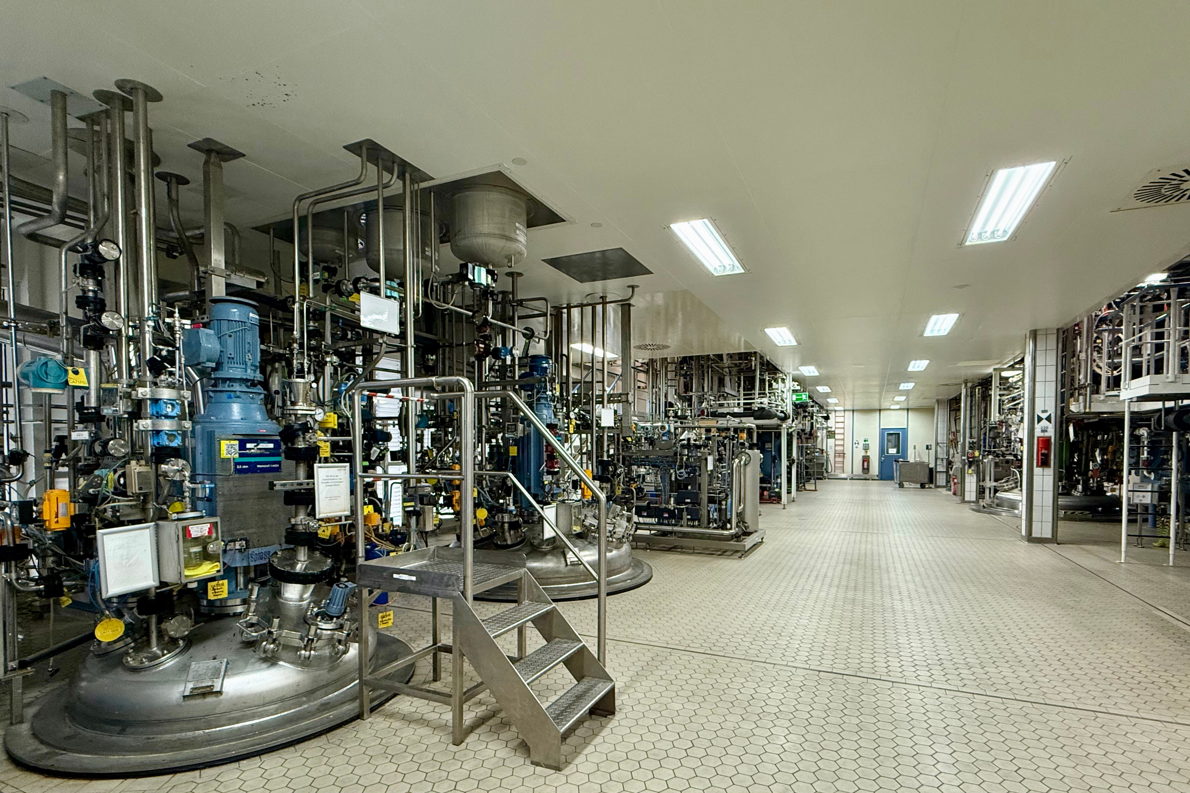 production plant O10 Leverkusen Saltigo reactors